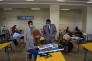 Benha University president inspects the abilities test at the faculty of applied arts