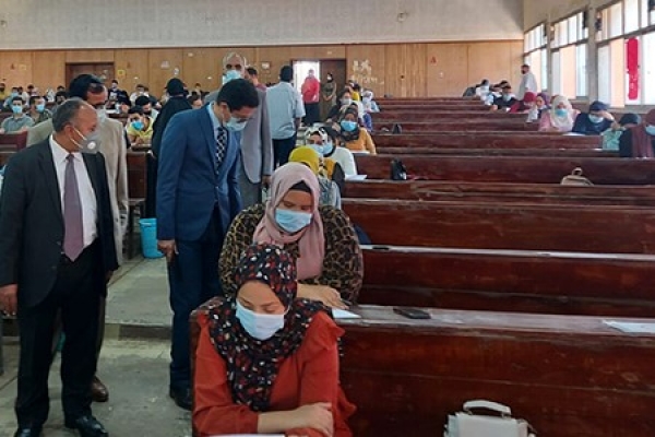 El Gizawy inspects the Second Semester Exams Faculty of Commerce and commends the Precautionary Measures