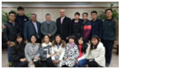 The university president meets the Arabic- interested Chinese Students