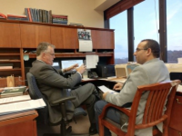 The dean of the faculty of vetenariry medicine visits his peer in Illinois University