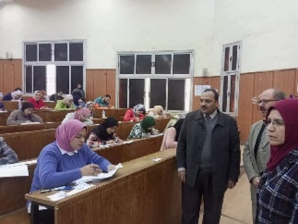 BU vice president inspects the exams in the faculty of veterinary medicine